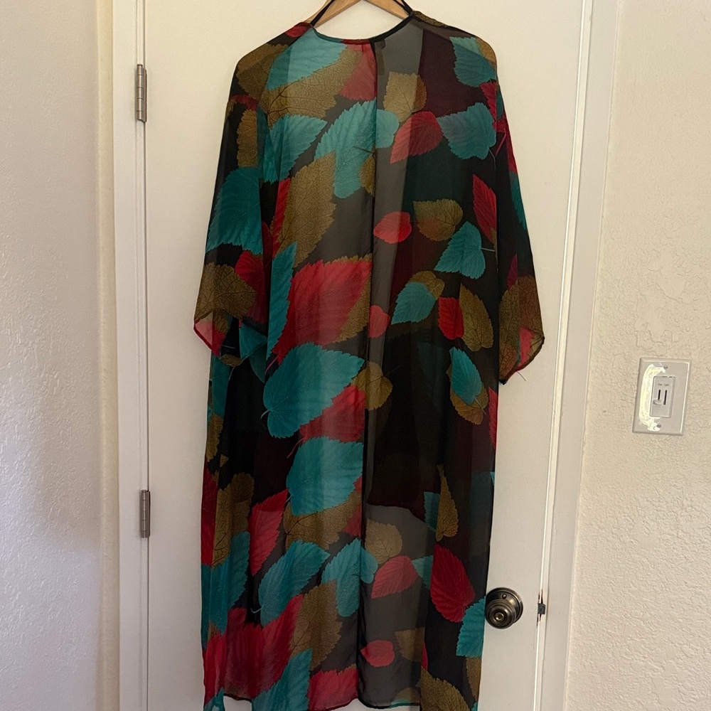 Zenobia Teal and Red Leaf Patterned - Picture 4 of 4
